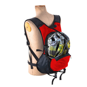 Plecak sportowy na rower jogging basen lub siłownię z miejscem na kask - czerwony