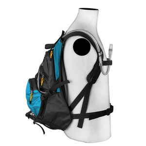 Plecak sportowy na rower jogging basen lub siłownię z miejscem na kask - błękitny